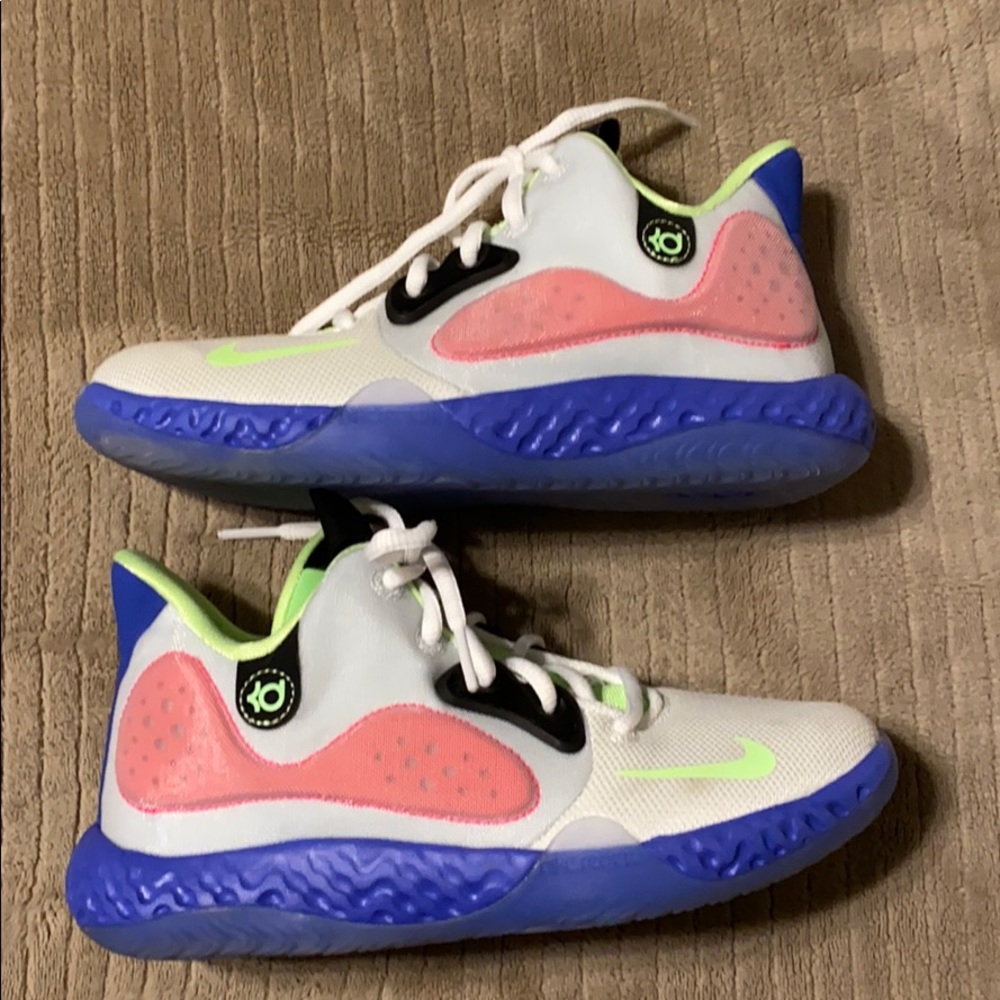 KD Kevin Durant basketball shoes size 3.5Y